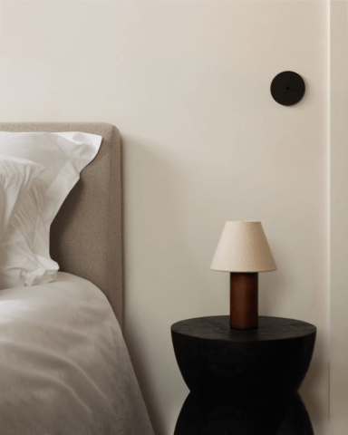Jak urządzić minimalistyczną sypialnię? – kluczowe zasady